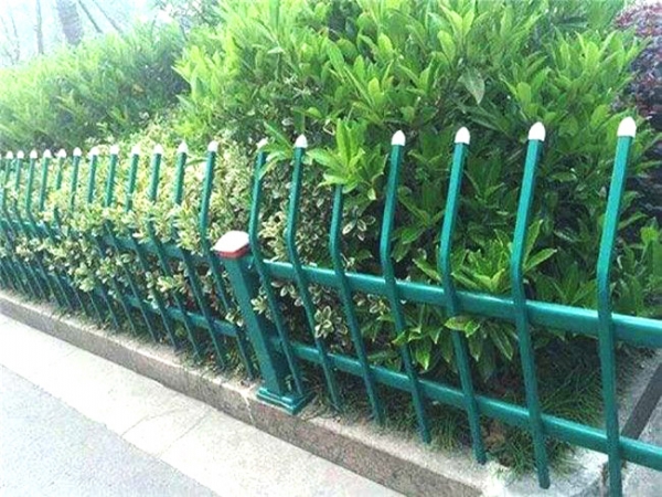 草坪護欄在存放時如何防止彎曲變形的方法